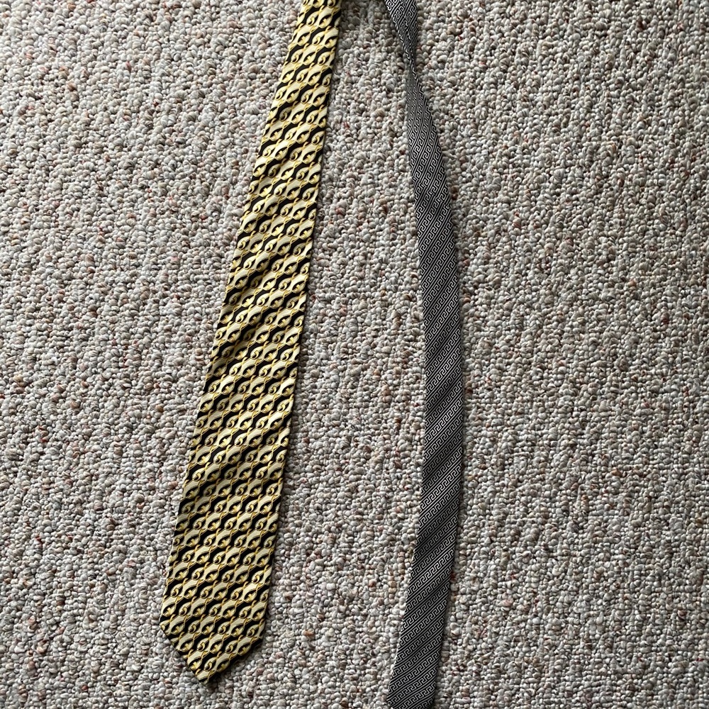 Versace tie - Picture 2 of 4